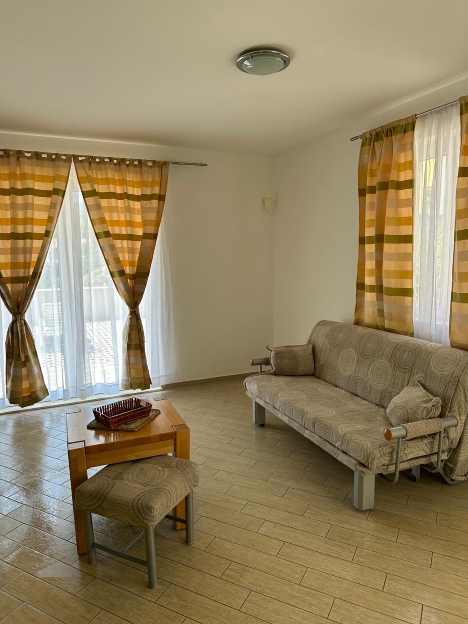 Apartments Villa Eva 斯拉诺 外观 照片