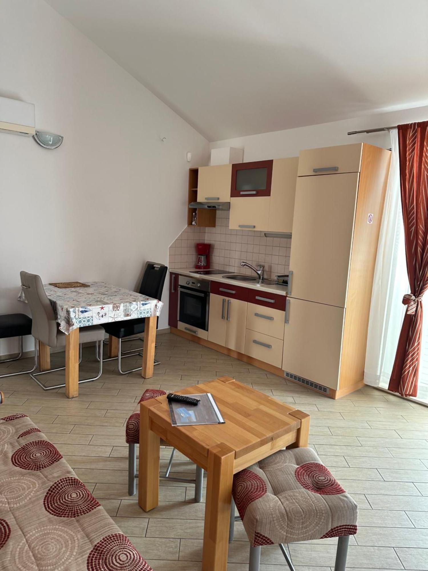 Apartments Villa Eva 斯拉诺 外观 照片